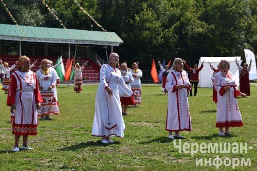 В Черемшане в четвертый раз прошел межрегиональный фестиваль "Луковая долина" (ФОТОРЕПОРТАЖ)