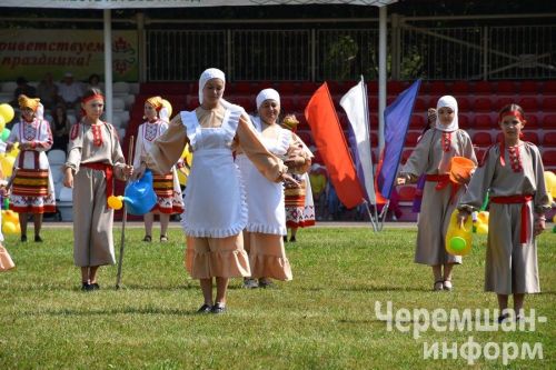 В Черемшане в четвертый раз прошел межрегиональный фестиваль "Луковая долина" (ФОТОРЕПОРТАЖ)