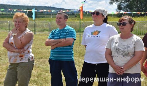 Бәркәтәдәге "Сәмрух" фестиваленә 100дән күбрәк кеше җыелды (ФОТОРЕПОРТАЖ)