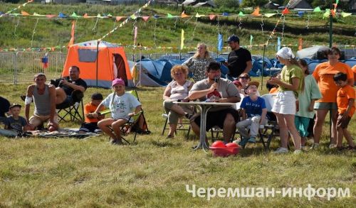 Бәркәтәдәге "Сәмрух" фестиваленә 100дән күбрәк кеше җыелды (ФОТОРЕПОРТАЖ)