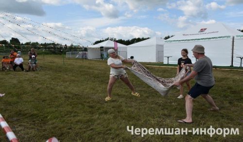 Бәркәтәдәге "Сәмрух" фестиваленә 100дән күбрәк кеше җыелды (ФОТОРЕПОРТАЖ)