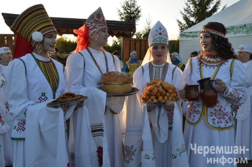 Чирмешәндә Нефть һәм газ сәнәгате хезмәткәрләре көнен бәйрәм итүнең иң якты мизгелләре (ФОТОРЕПОРТАЖ)