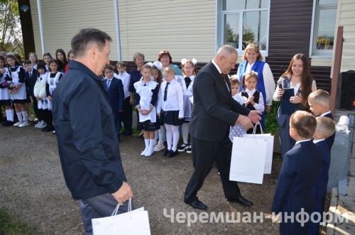 В 1 классе Староильмовской школы будут учиться три мальчика (ФОТОРЕПОРТАЖ)
