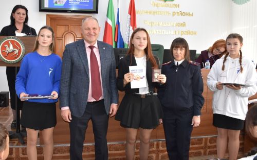 Чирмешән районында "Алдынгылар Хәрәкәте" активистларына паспортлар тапшырдылар
