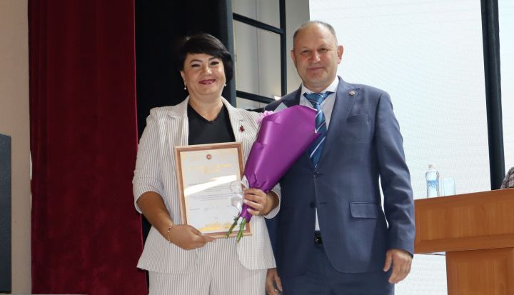 Чирмешәндә бер көнне дистәләгән якташыбызны бүләкләделәр