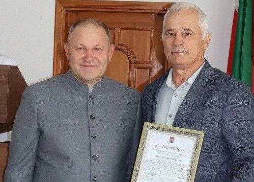 Чирмешәндә җитәкчеләрнең атналык эш планеркасы бүләкләүләрдән башланды