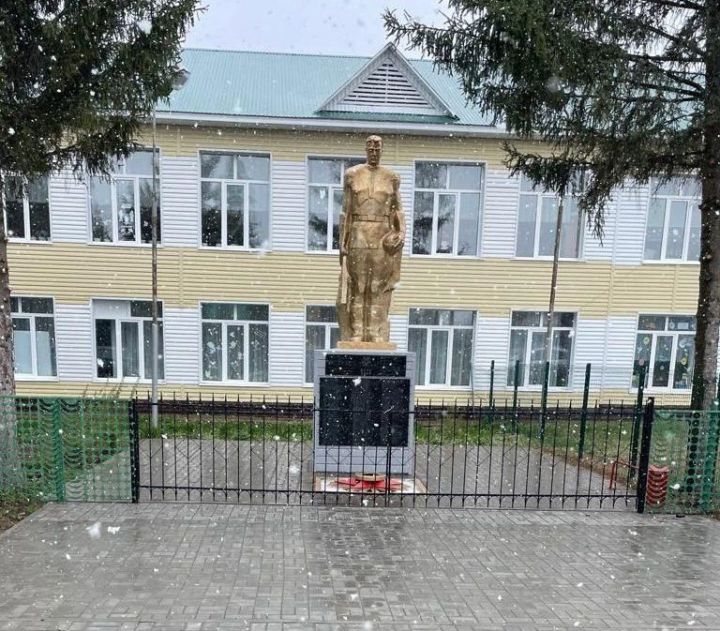 Чирмешәндә  Бөек Җиңүнең 80 еллыгы алдыннан  авыллардагы һәйкәлләрне яңарттылар