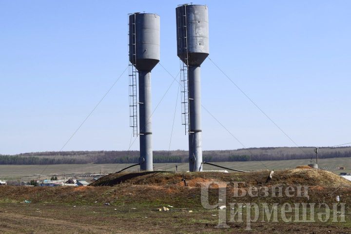 В Старом Сережкине на некоторых улицах воды нет, а платить заставляют