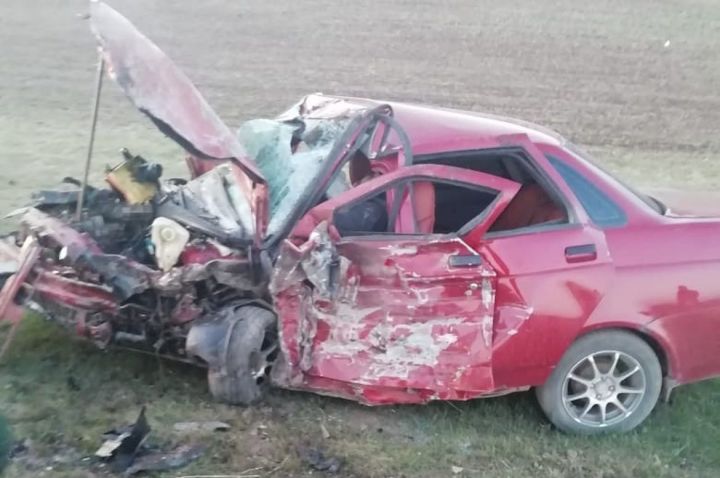 Два человека погибли и еще пятеро получили различные травмы в страшной аварии в Татарстане