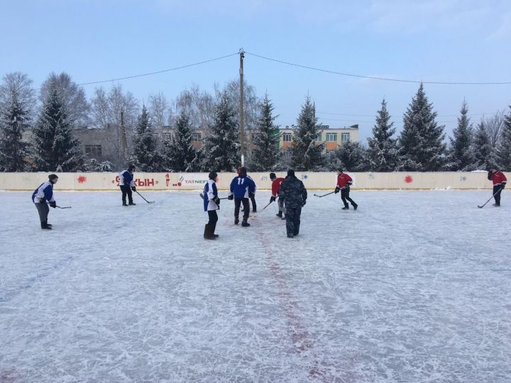 В хоккее в валенках с участием черемшанцев соседи оказались проворнее