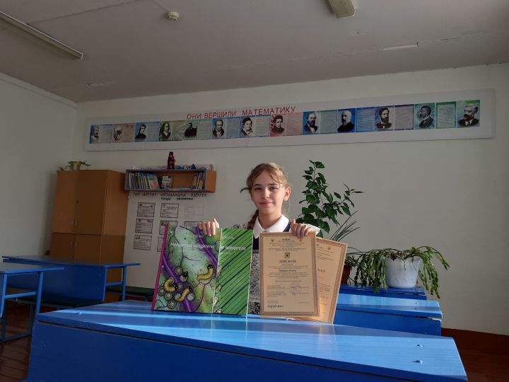 Нижнекармалкинская девушка удостоилась подарка от школы юного агронома «Агродозор»