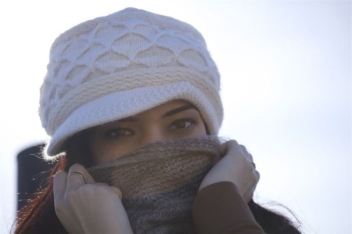 Врачи предостерегли россиян от ношения маски на улице в мороз