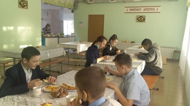 Староутямышских школьников в школе кормят два раза в день