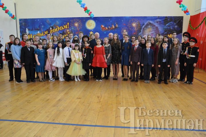 В Черемшане глава района пригласил на елку лучших школьников