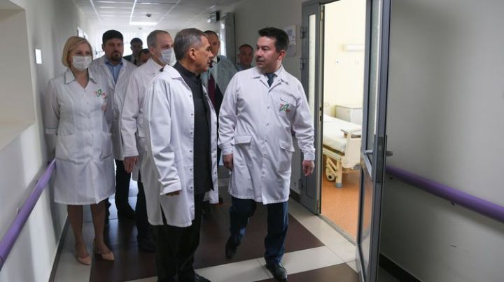 Президент РТ начал объезжать больницы для проверки количества койко-мест