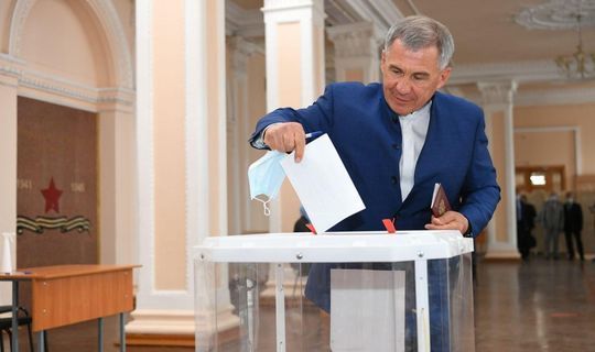 Минниханов проголосовал по поправкам к Конституции на ближайшем участке от Кремля