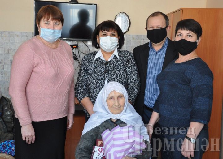 Живущая в Черемшанском доме-интернате для престарелых и инвалидов Оркия Хисамутдинова тоскует по родному дому