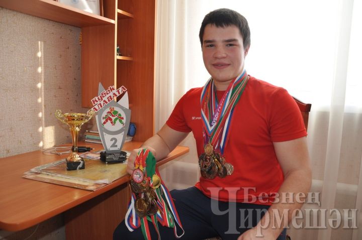 Юноша из Лашманки примет участие в чемпионате России по борьбе на поясах