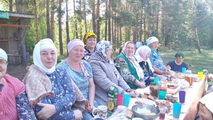 Туйметкинские бабушки обратились ко всевышнему: нужны дожди