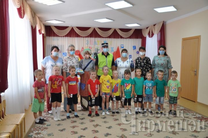 В черемшанском детском саду «Ромашка» побывали гости из ГИБДД