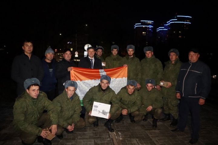 Руководитель Черемшанского района вручил подарки мобилизованным