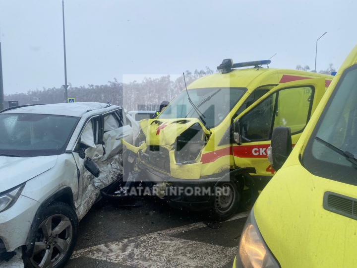 В Татарстане в ДТП со скорой помощью погибла медсестра