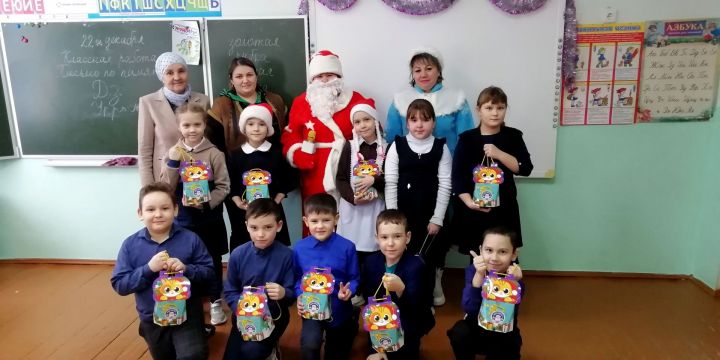 Минсагит Шакиров прислал гостинцы детям лашманской школы