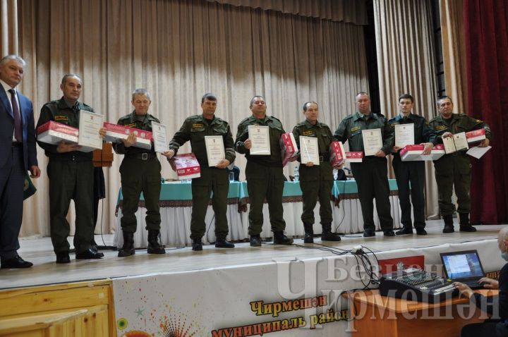 Чирмешәндә “Витязь” шәхси сак оешмасы җәмгыяте хезмәткәрләрен бүләкләделәр