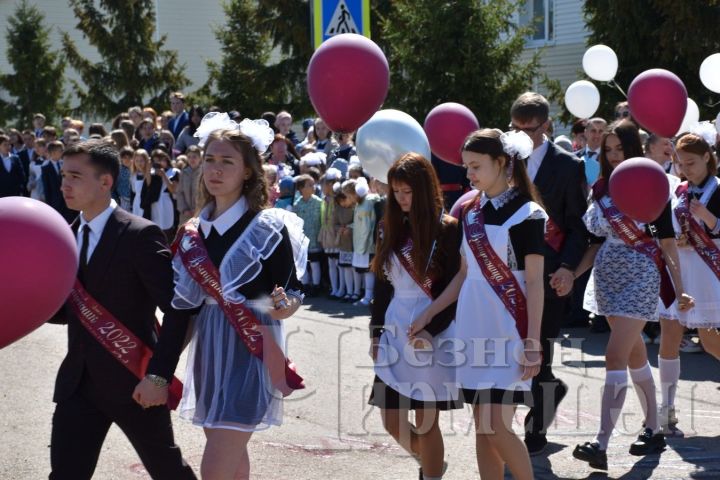 Учащиеся выпускных классов Черемшанского района готовятся к празднику