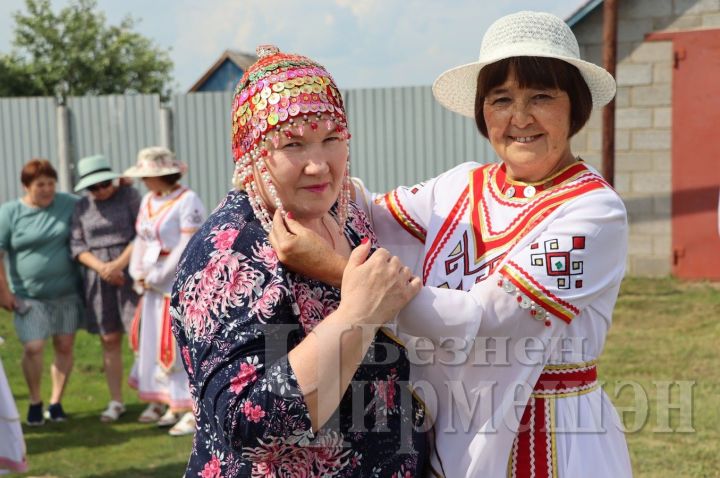 Ульяновкада Уяв һәм Питрау көне бәйрәмнәрендә ветераннар да хороводта җырлады