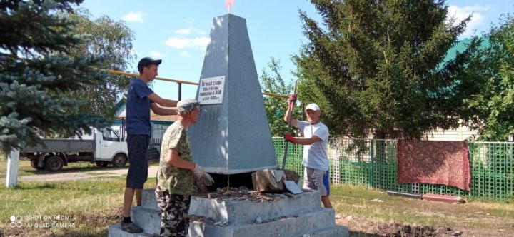 В деревне Старое Сережкино устанавливается новый памятник