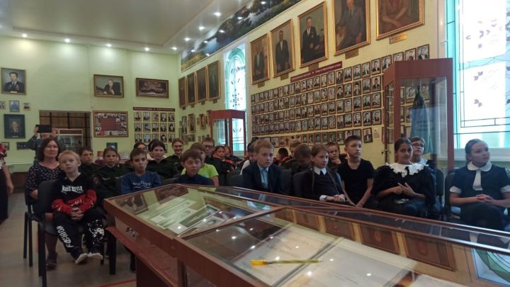 В Черемшанском мемориальном центре работает выставка, посвященная школе № 1