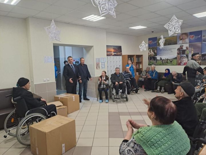 Депутат порадовал черемшанских пожилых людей