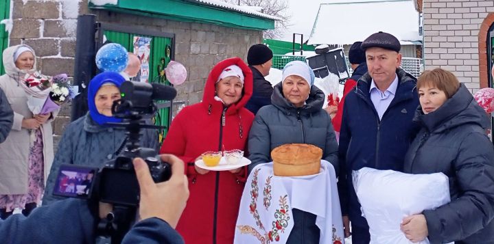 В дом Фаниса и Гульчечек Сафиных из села Амирово приехала невестка