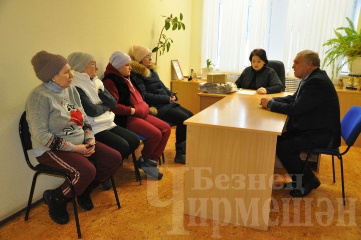 Чирмешән хат ташучылары оешмаларга барып та газета-журналларга яздыралар