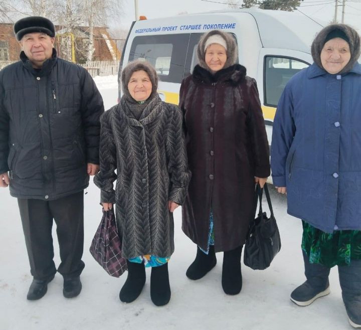 В Черемшанском районе пожилых сопровождают в больницу