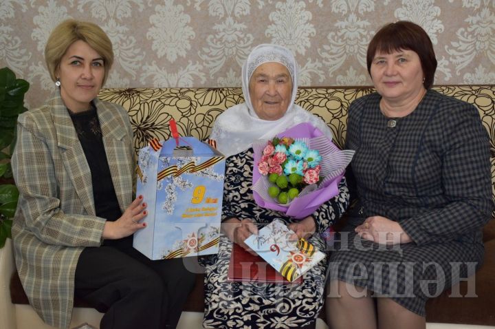 Жительнице Черемшана Фаузие Шайхутдиновой исполнилось 90 лет