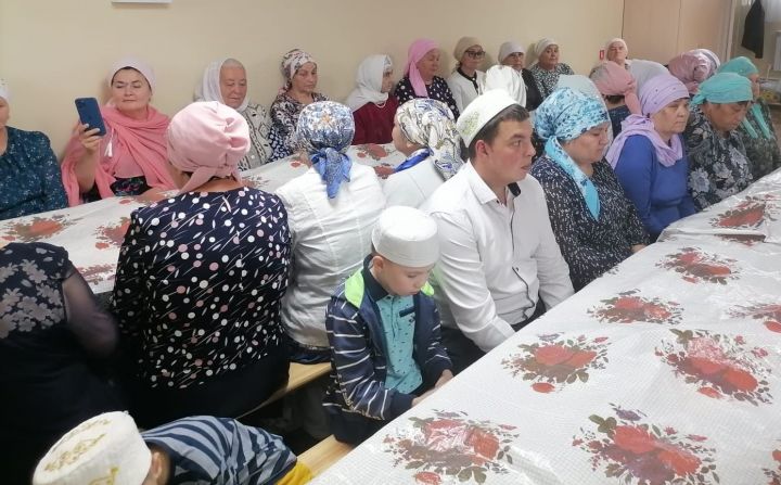 Зиганшины провели в Амирове меджлис в честь 100-летия отца