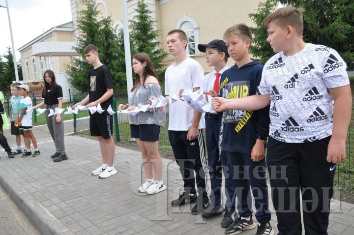 Чирмешәндә Донбасстагы сугышта һәлак булган балаларны искә алдылар