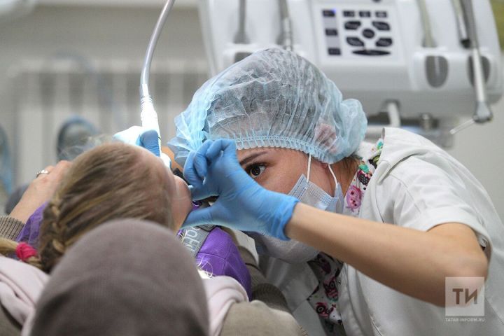 Стоматолог Татарстана рассказала как газировка портит зубы