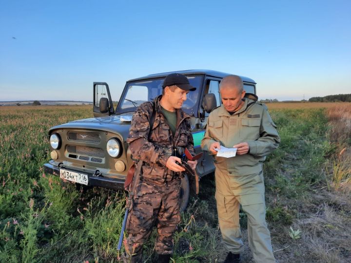 В Черемшанском районе 56 охотников получили путевки на охоту на дичь