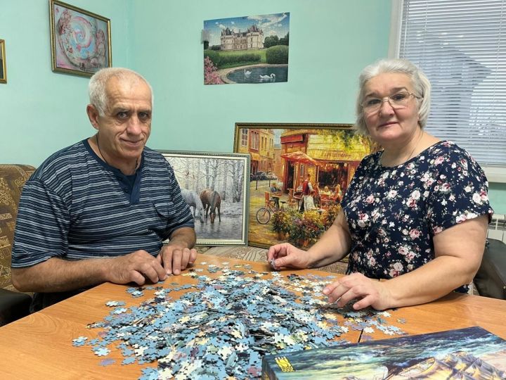 Ивановы из Ульяновки собрали картину из 2 тысяч элементов