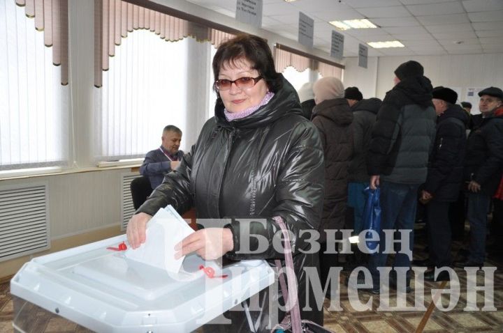 На избирательных участках Черемшанского района с утра оживленно