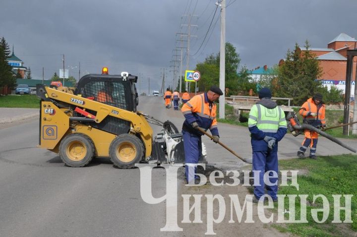 Чирмешәндә берничә урамда юлларны шомарттылар