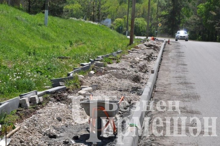 В Черемшане на улице Технической  строят тротуар