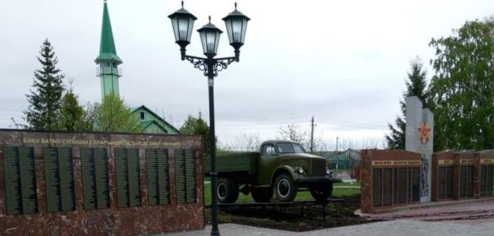 В парке Памяти в селе Старое Кадеево установили автомобиль