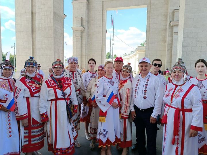 Черемшанцы исполнили для москвичей чувашские песни