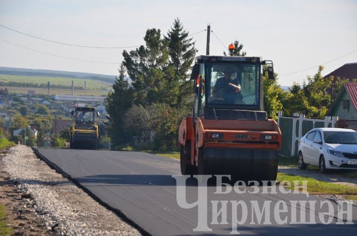 Чирмешән авылы урамнарында юлчылар эшли