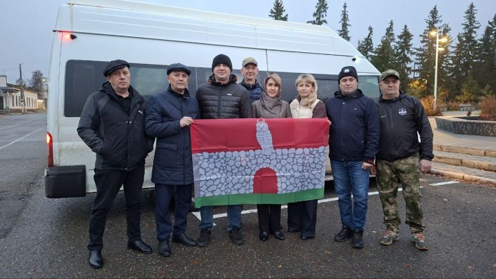 Чирмешәннән хәрбиләргә гуманитар ярдәм илтергә район башлыгы да китте