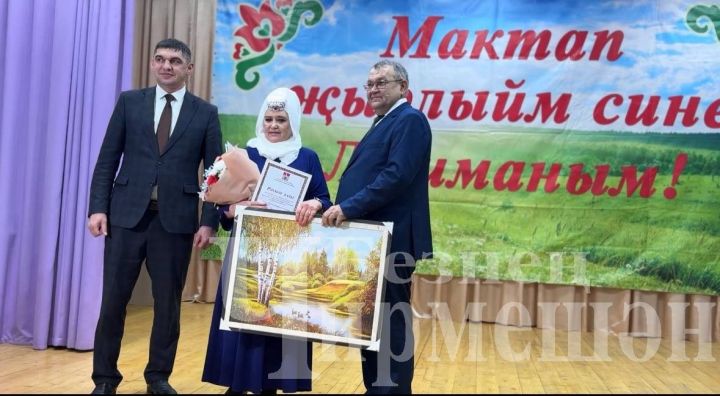 Лашман мәктәбен 1978 елда тәмамлаучылар җыелышып китап чыгарган